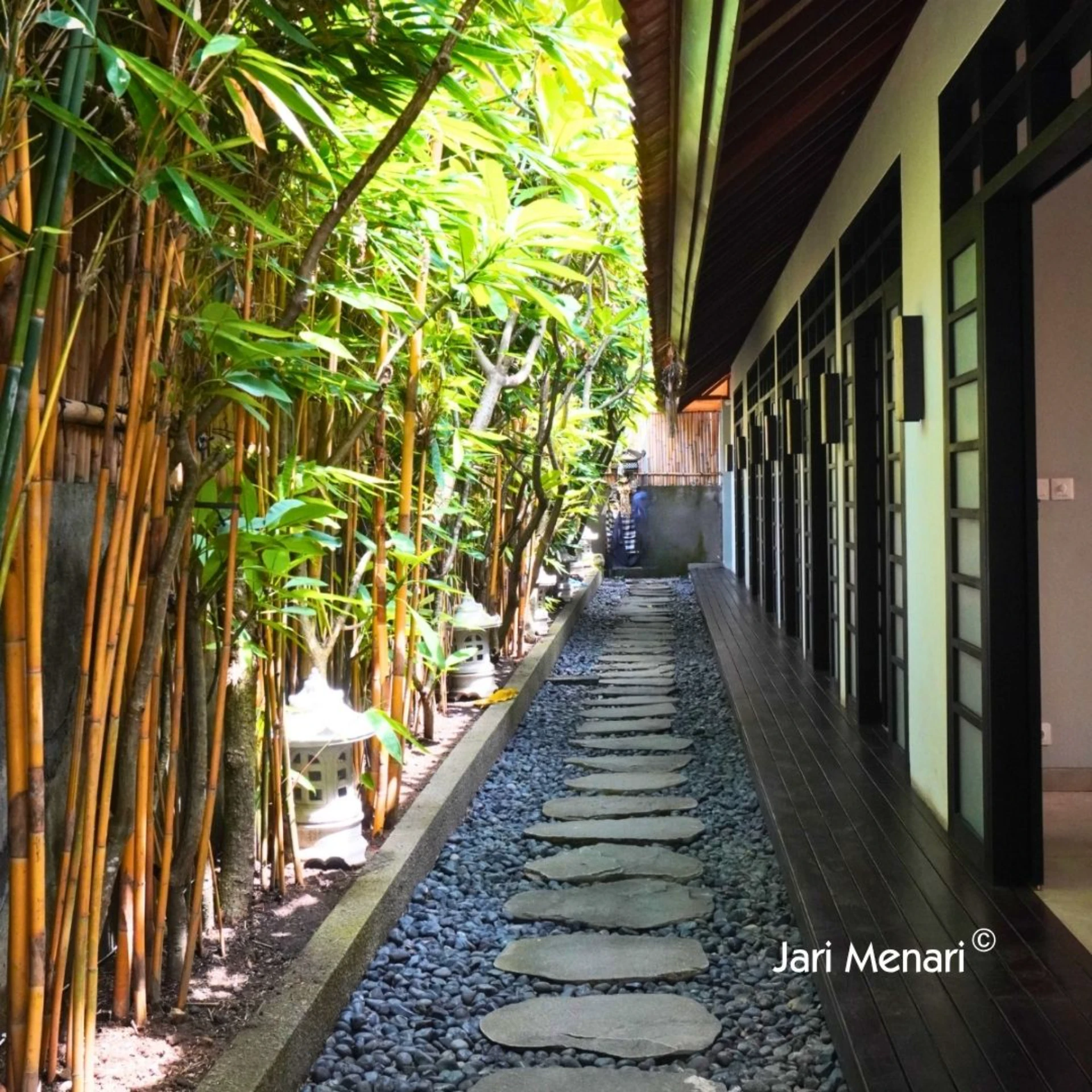 Ambiance of Jari Menari