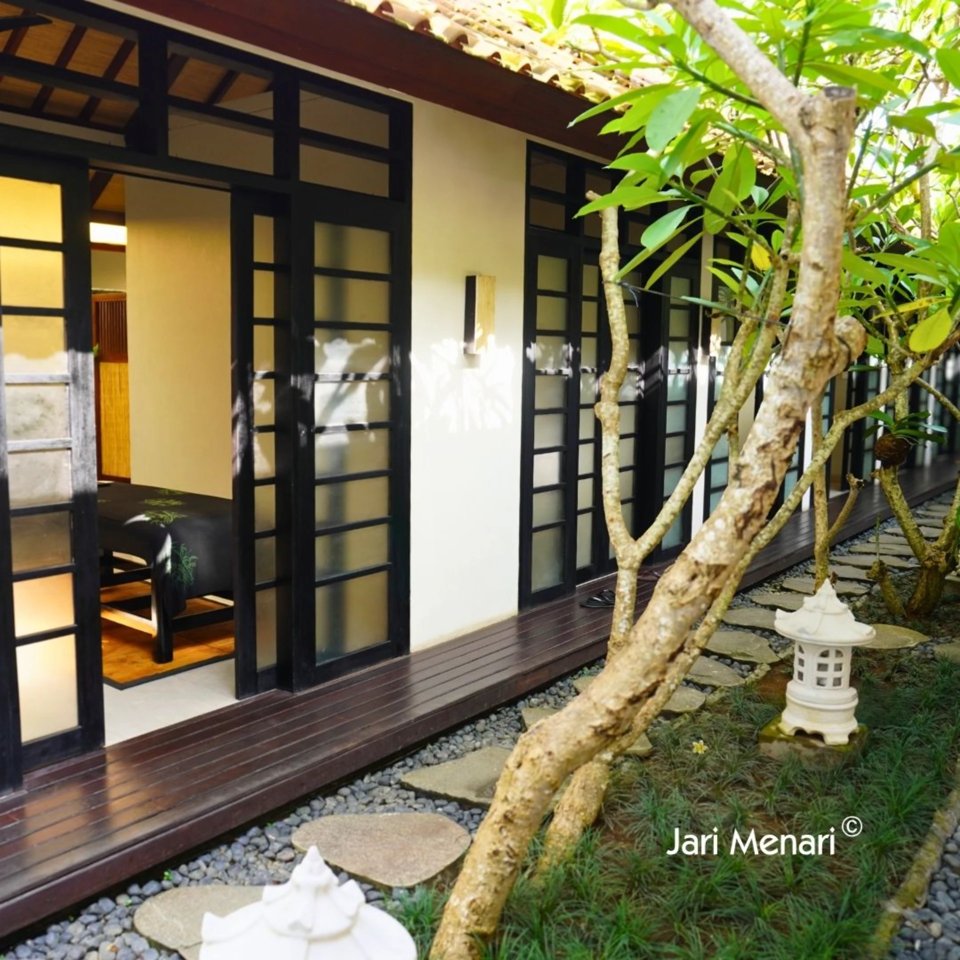 Ambiance of Jari Menari